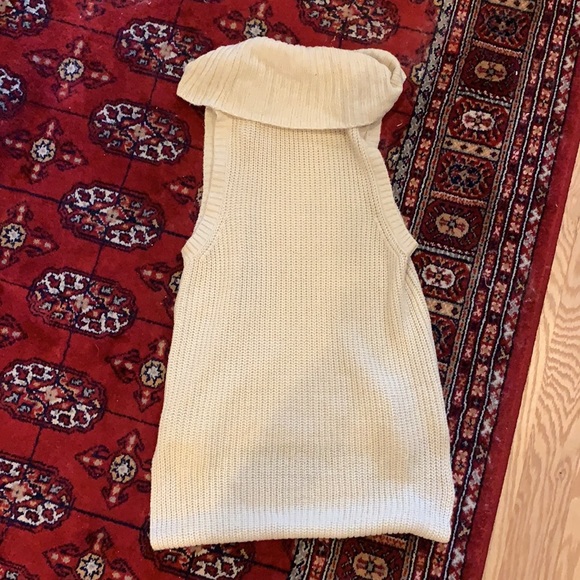Cream colored cowl neck sleeveless sweater - Picture 2 of 3